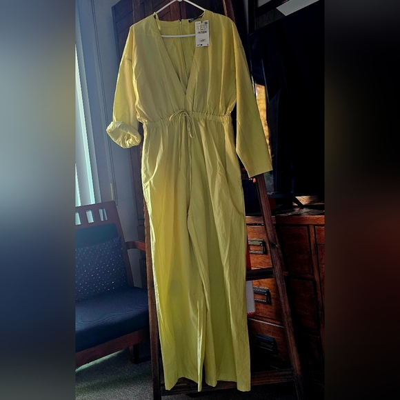 Zara Soft Yellow V-Neck Jumpsuit - Picture 2 of 5
